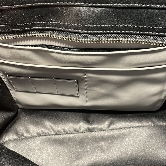 Coach bag in Black! - Picture 9 of 15